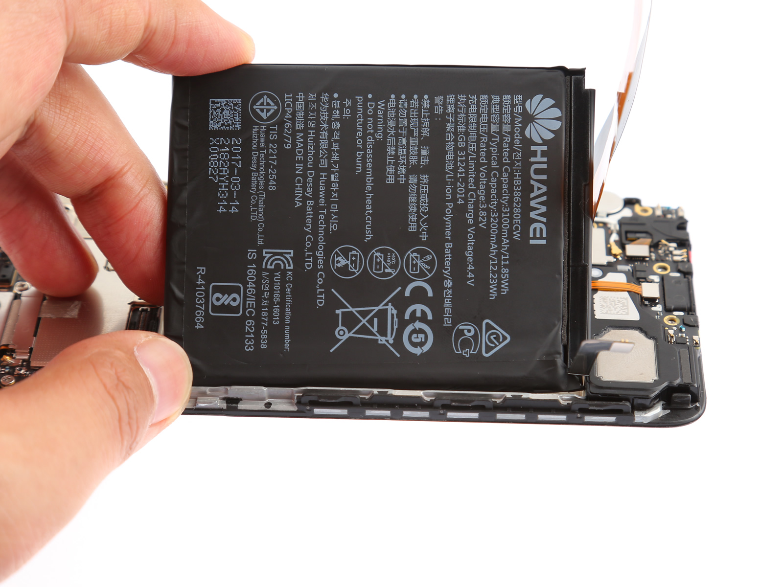 Is it possible to replace a Huawei phone battery at home?